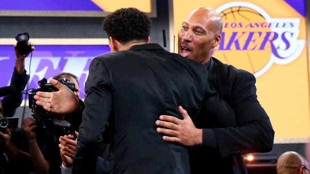 lonzo-ball-lavar-ball-lakers.jpg